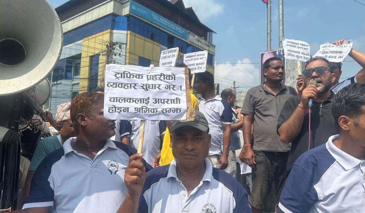 ट्राफिक प्रहरीको व्यवहारप्रति चालकको असन्तुष्टि, विराटनगरमा कोणसभा